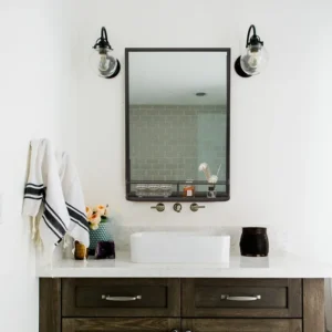 Davis rectangular wall mirror with metal frame - Image 6