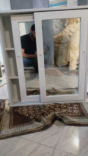 Amber mirror with internal storage units - Image 5