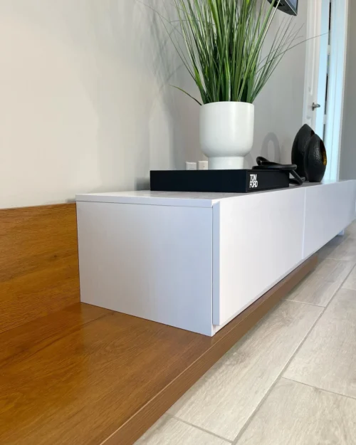 0008043 seyra wood extendable tv stand with 3 drawers