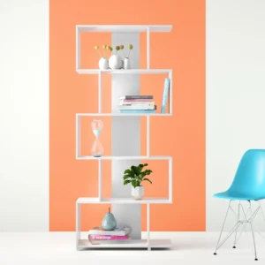 مكتبة انجلين بتصميمها الهندسي العصري تجمع بين الجمال الوظيفي والأناقة في قطعة واحدة. تتميز هذه المكتبة بتصميم مبتكر يدمج الأشكال الهندسية المتعددة مع لمسات عصرية لتلائم جميع الأذواق. توفر المكتبة عدة رفوف مرنة لتنظيم الكتب، المجلات، والديكورات الشخصية، مما يجعلها خياراً مثالياً للمساحات التي تحتاج إلى مزيج من التنظيم واللمسات الجمالية.
