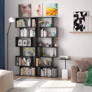 تتميز مكتبة كيبيتو بتصميمها العصري الذي يناسب كافة الأذواق العصرية والمودرن. توفر المكتبة مساحة واسعة لتنظيم الكتب والمقتنيات بطريقة مرتبة وأنيقة، مما يجعلها إضافة مثالية لأي غرفة معيشة أو مكتب. تتميز المكتبة بجودة المواد المتينة وتصميمها الأنيق الذي يعكس الطابع العصري الحديث. يمكن استخدامها لتخزين الكتب أو عرض التحف والأغراض المميزة، مما يجعلها قطعة أثاث متعددة الاستخدامات تضيف لمسة من الفخامة إلى أي مساحة