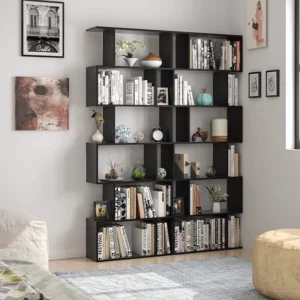 تتميز مكتبة كيبيتو بتصميمها العصري الذي يناسب كافة الأذواق العصرية والمودرن. توفر المكتبة مساحة واسعة لتنظيم الكتب والمقتنيات بطريقة مرتبة وأنيقة، مما يجعلها إضافة مثالية لأي غرفة معيشة أو مكتب. تتميز المكتبة بجودة المواد المتينة وتصميمها الأنيق الذي يعكس الطابع العصري الحديث. يمكن استخدامها لتخزين الكتب أو عرض التحف والأغراض المميزة، مما يجعلها قطعة أثاث متعددة الاستخدامات تضيف لمسة من الفخامة إلى أي مساحة