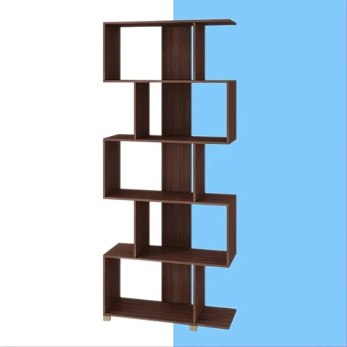مكتبة انجلين بتصميمها الهندسي العصري تجمع بين الجمال الوظيفي والأناقة في قطعة واحدة. تتميز هذه المكتبة بتصميم مبتكر يدمج الأشكال الهندسية المتعددة مع لمسات عصرية لتلائم جميع الأذواق. توفر المكتبة عدة رفوف مرنة لتنظيم الكتب، المجلات، والديكورات الشخصية، مما يجعلها خياراً مثالياً للمساحات التي تحتاج إلى مزيج من التنظيم واللمسات الجمالية.