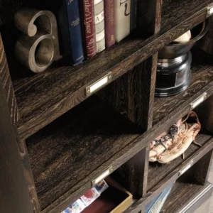 مكتبة بورين بتصميمها القياسي تعتبر الخيار المثالي لأولئك الذين يبحثون عن البساطة والوظائف العملية في آن واحد. يتميز هذا التصميم بترتيب متناسق للرفوف التي توفر مساحة كبيرة لتخزين الكتب، الملفات، والأغراض الشخصية الأخرى بشكل منظم. تتميز المكتبة بتصميمها الجمالي الذي يتماشى مع كافة الأنماط الديكورية سواء كانت تقليدية أو معاصرة.