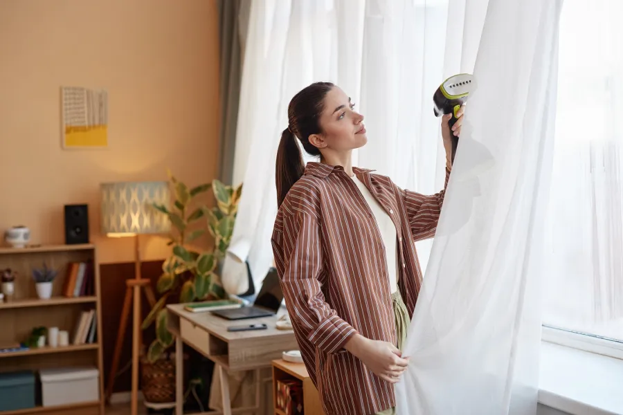Easy ways to clean your curtains and get rid of dust on them 1 تنظيف الستائر