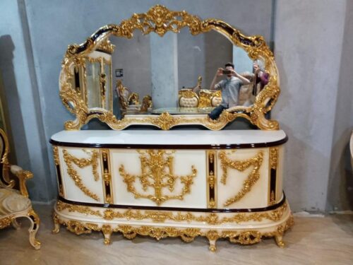 Opulent Palace dining room4