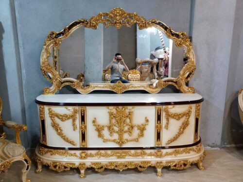 Opulent Palace dining room5