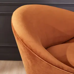 أريكة كينيف الحديثة بثلاث مقاعد ذات تصميم منحني