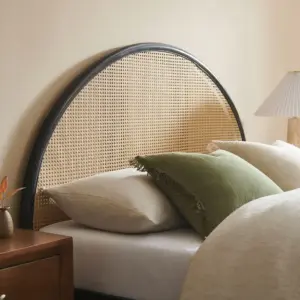 سرير ارتشو بتصميم من الخشب الطبيعي