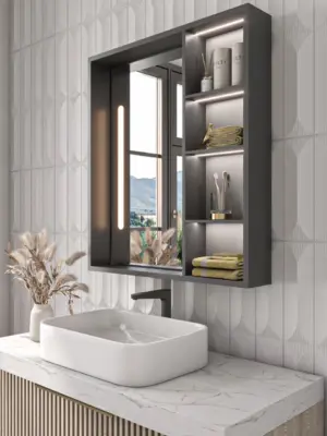 ⁦Cavina Illuminated Bathroom Mirror Unit with Shelves⁩ - الصورة ⁦10⁩