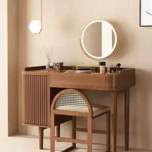 أونيــرا تسريحة خشبية بتفاصيل خطوط طولية