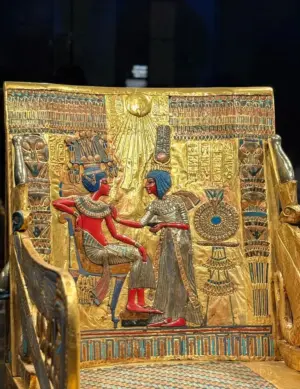 ⁦عرش توت عنخ آمون الذهبي⁩ - الصورة ⁦5⁩