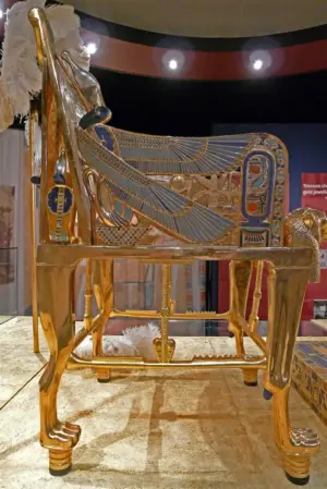 ⁦عرش توت عنخ آمون الذهبي⁩ - الصورة ⁦6⁩