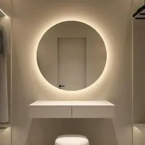 ڤيــرسا تسريحة مودرن معلّقة بإضاءة محيطية ناعمة