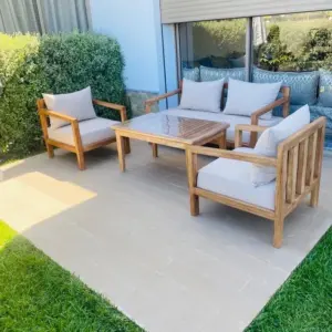 سيينا طقم خارجي خشبي أنيق من LIVING