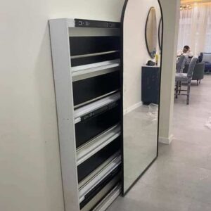 لارا جزامة مودرن بمرآة طويلة – تصميم أنيق للأحذية