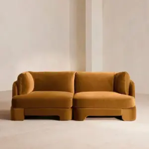 ألوم أريكة بثلاثة مقاعد بتصميم منحني