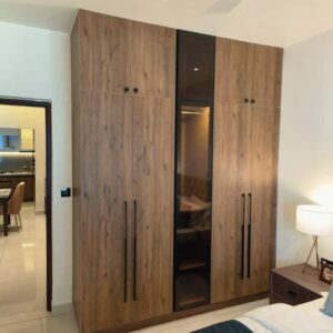 ألورا وودين خزينة بأبواب زجاج ستايل