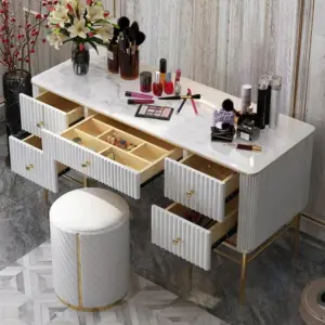 ⁦Blaine 5-drawer dresser⁩ - الصورة ⁦7⁩