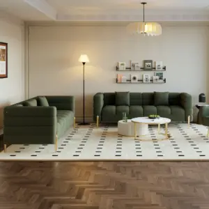 ⁦Verdi set: Two sofas with a modern design, made of natural wood and elegant gold legs.⁩ - الصورة ⁦2⁩